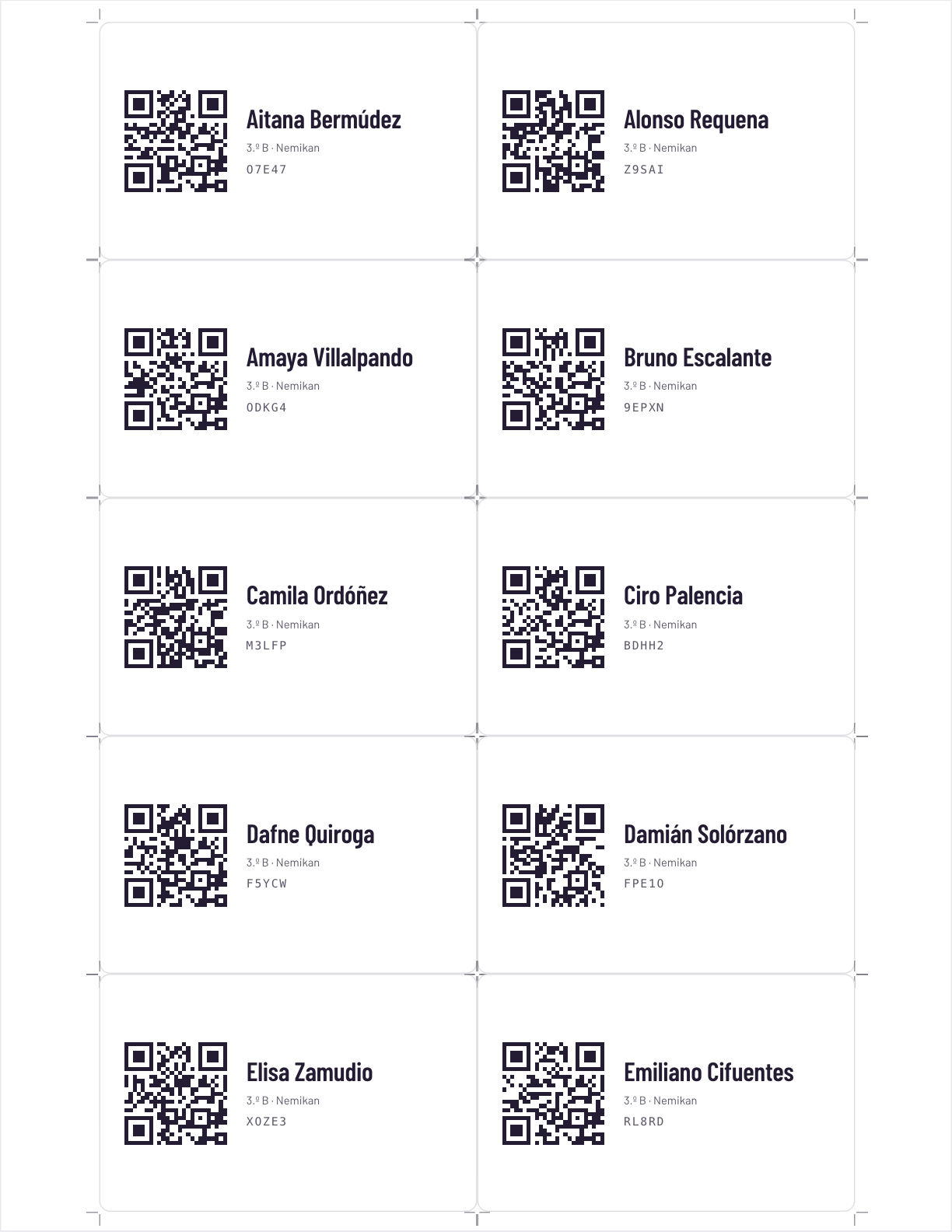 Hoja carta con diez credenciales de alumno, cada una con su código QR y sus marcas de corte